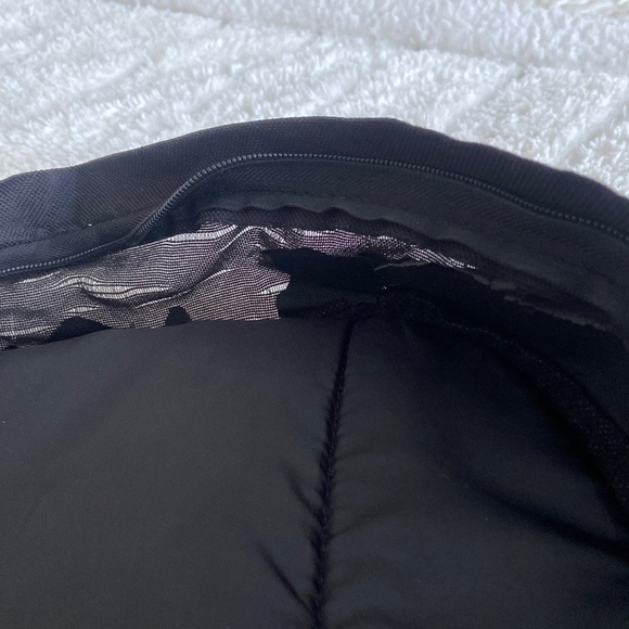 SF Giants Black Backpack with ‘SF’ Logo - Picture 8 of 9